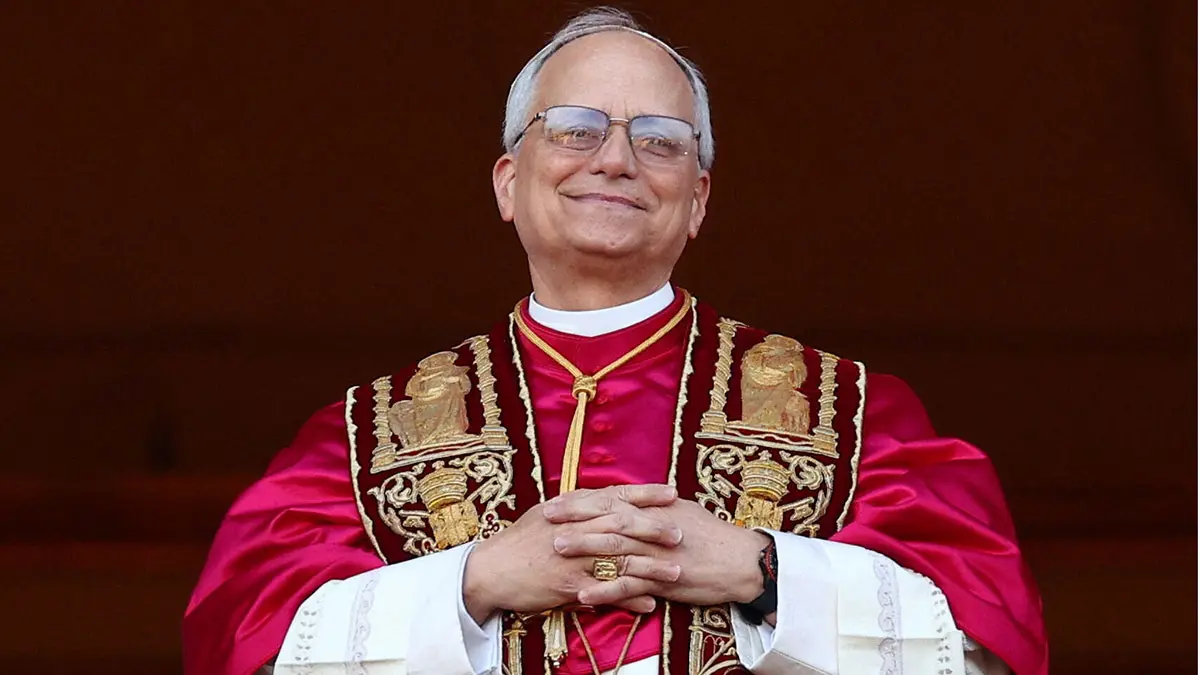 El papa León XIV, el cardenal Robert Prevost de los Estados Unidos, aparece en el balcón de la Basílica de San Pedro, en el Vaticano, el 8 de mayo de 2025 - REUTERS/ GUGLIELMO MANGIAPANE
