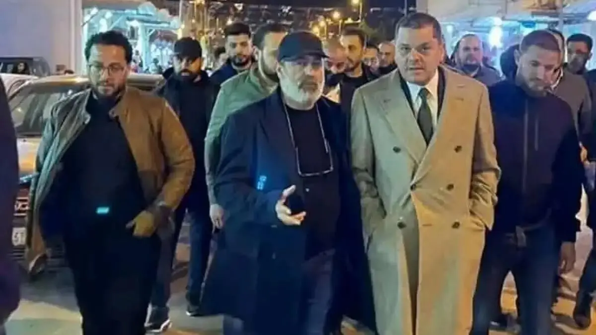 El presidente del Gobierno de Libia en Trípoli, Abdelhamid Dbeiba con Gniwa Elkikli, líder asesinado de una milicia libia