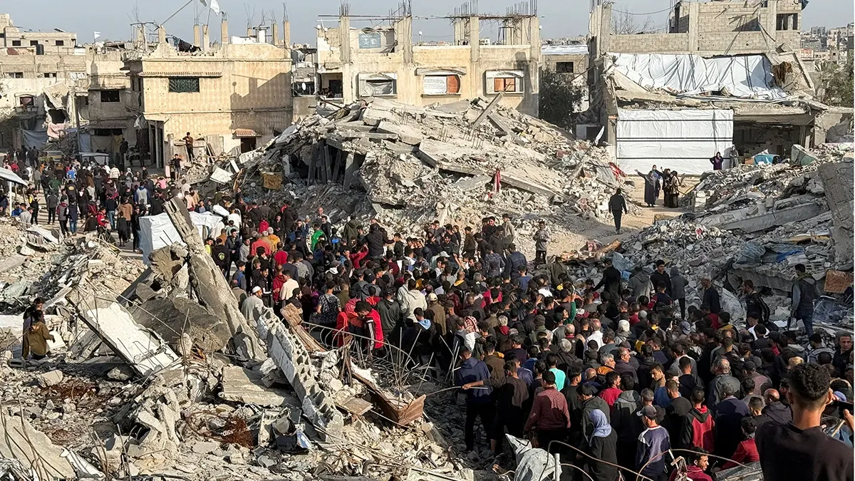 <p>Protestas exigiendo el fin de la guerra, coreando eslóganes contra Hamás, en Beit Lahiya, norte de la Franja de Gaza, 25 de marzo de 2025 - PHOTO/REUTERS </p>