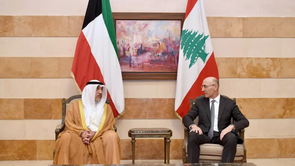 El ministro del Interior kuwaití, Jeque Fahad Yusuf Al-Sabah, junto al presidente libanés Joseph Aoun - PHOTO/REDES SOCIALES