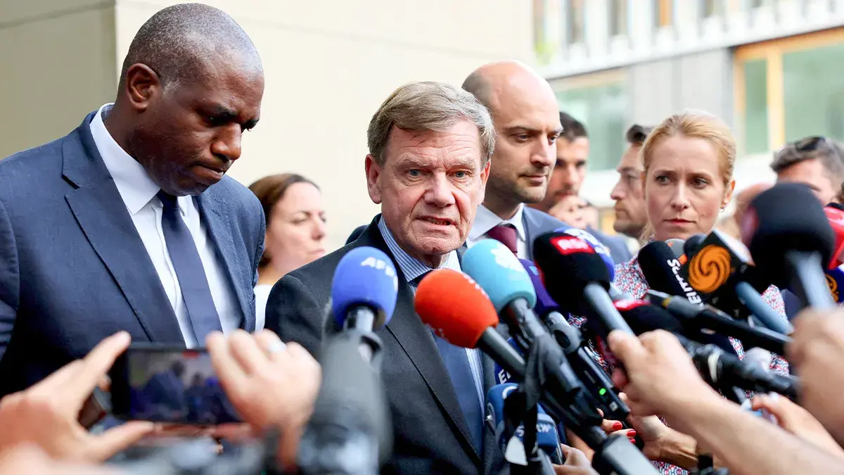 El ministro de Asuntos Exteriores de Alemania, Johann Wadephul, flanqueado por el ministro para Europa y Asuntos Exteriores de Francia, Jean-No&euml;l Barrot, el secretario de Asuntos Exteriores brit&aacute;nico, David Lammy, y la alta representante de la Uni&oacute;n Europea para Asuntos Exteriores y Pol&iacute;tica de Seguridad, Kaja Kallas, habla con los medios tras las conversaciones nucleares con Ir&aacute;n en Ginebra, Suiza -&nbsp;REUTERS/ DENISBALIBOUSEA