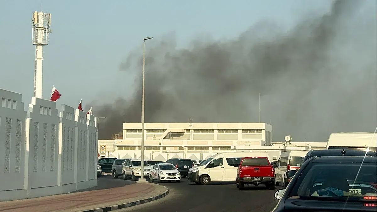 <p>El humo se eleva despu&eacute;s de que se escucharon varias explosiones en Doha, Qatar, el 9 de septiembre de 2025 - REUTERS/ IBRAHEEM ABU MUSTAFA</p>

