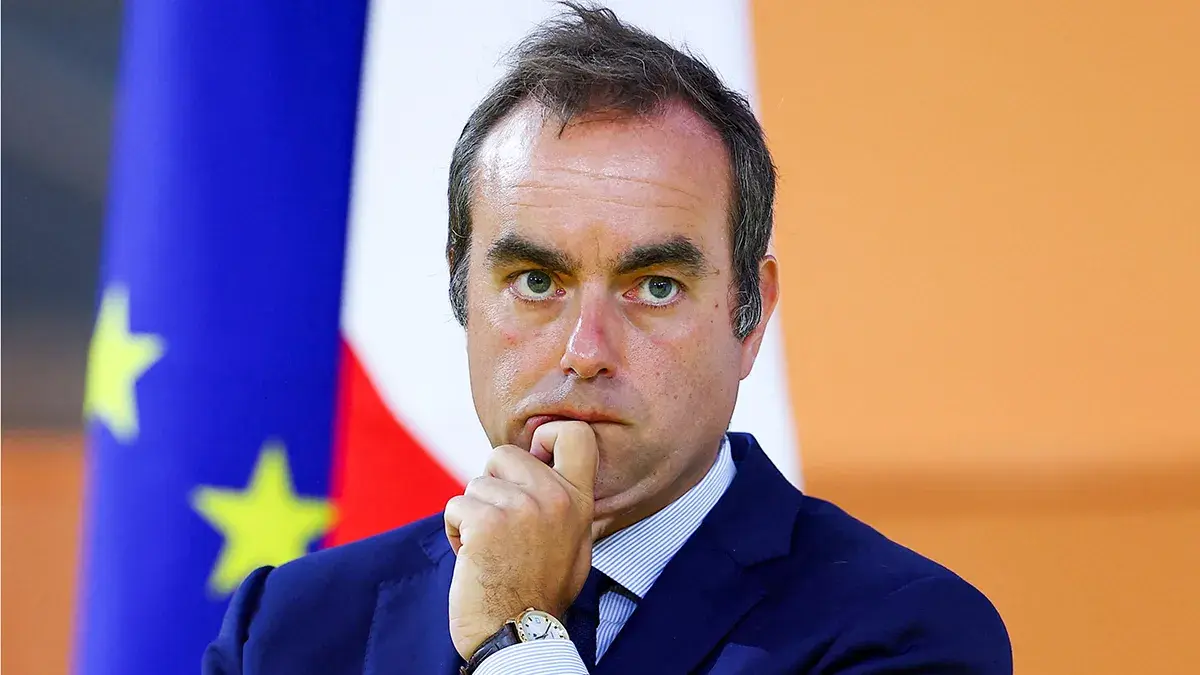 <p>El nuevo primer ministro y exministro de Defensa franc&eacute;s, S&eacute;bastien Lecornu - REUTERS/ ABDUL SABOOR&nbsp;</p>
