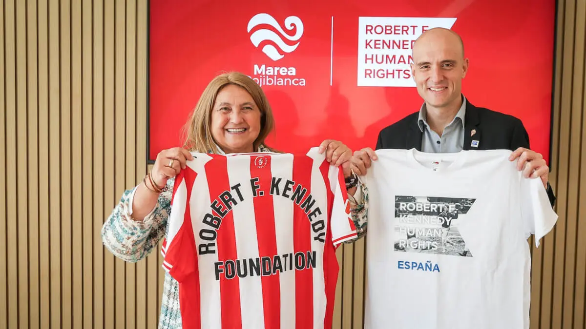 Mar&iacute;a D&iacute;az de la Cebosa, presidenta de la Fundaci&oacute;n Robert. F. Kennedy Human Rights Espa&ntilde;a, y David Guerra, Presidente Ejecutivo del Real Sporting