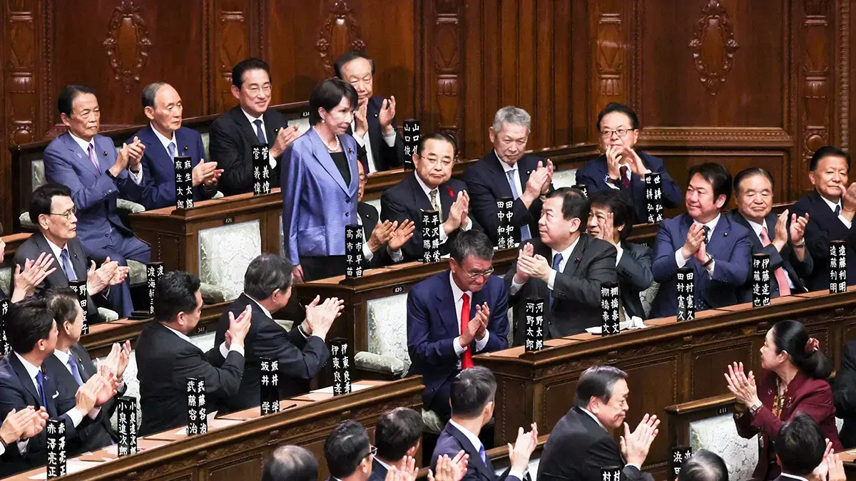 <p>La l&iacute;der del gobernante Partido Liberal Democr&aacute;tico (PLD) de Jap&oacute;n, Sanae Takaichi, reacciona al recibir aplausos tras ser elegida primera ministra en la C&aacute;mara Baja del Parlamento en Tokio, Jap&oacute;n, el 21 de octubre de 2025 - REUTERS/ KIM KYUNG_HOON</p>
