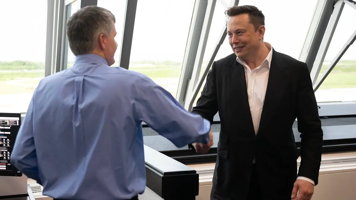 Con una fortuna que la revista Forbes estima en 342.000 millones de d&oacute;lares, Elon Musk, el hombre m&aacute;s rico del mundo, ha puesto en &oacute;rbita m&aacute;s de 10.200 sat&eacute;lites Starlink en poco m&aacute;s de seis a&ntilde;os -&nbsp;PHOTO/NASA-Joel Kowsky