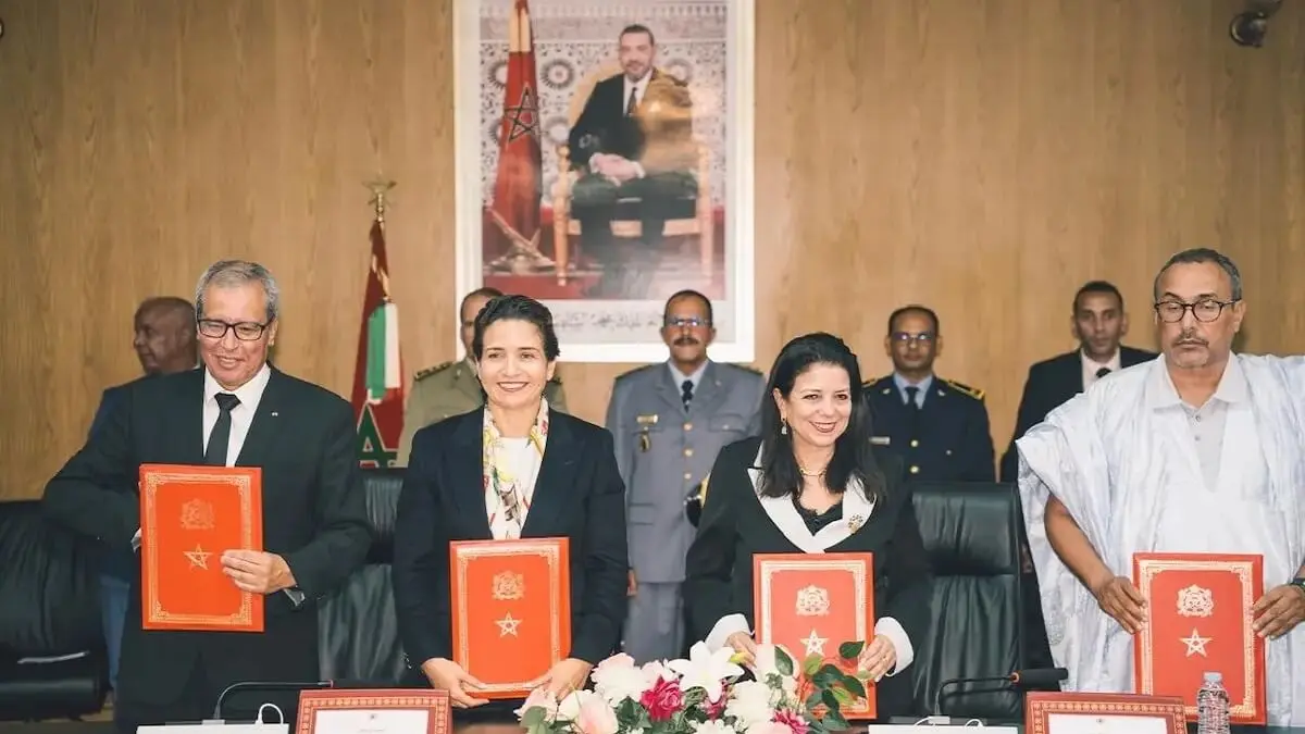 Amal El Fallah Seghrouchni, ministra de Transici&oacute;n Digital y Reforma Administrativa, Leila Benali, ministra de Transici&oacute;n Energ&eacute;tica y Desarrollo Sostenible, Ali Khalil, Wali de la regi&oacute;n de Dajla-Oued Eddahab, Yanja El Khattat, presidente del Consejo Regional