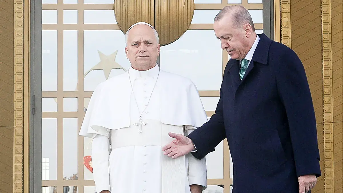 El papa Le&oacute;n XIV y el presidente turco Tayyip Erdogan se re&uacute;nen en el Palacio Presidencial, durante el primer viaje apost&oacute;lico del papa, en Ankara, Turqu&iacute;a, el 27 de noviembre de 2025 - REUTERS/ UMIT BEKTAS