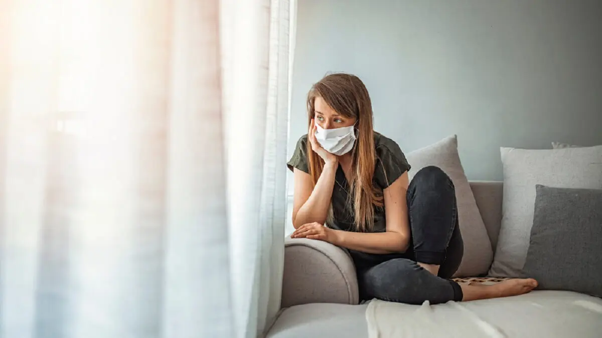 Los factores laborales influyen de forma importante en el riesgo de COVID persistente - &copy; Shutterstock / Dragana Gordic