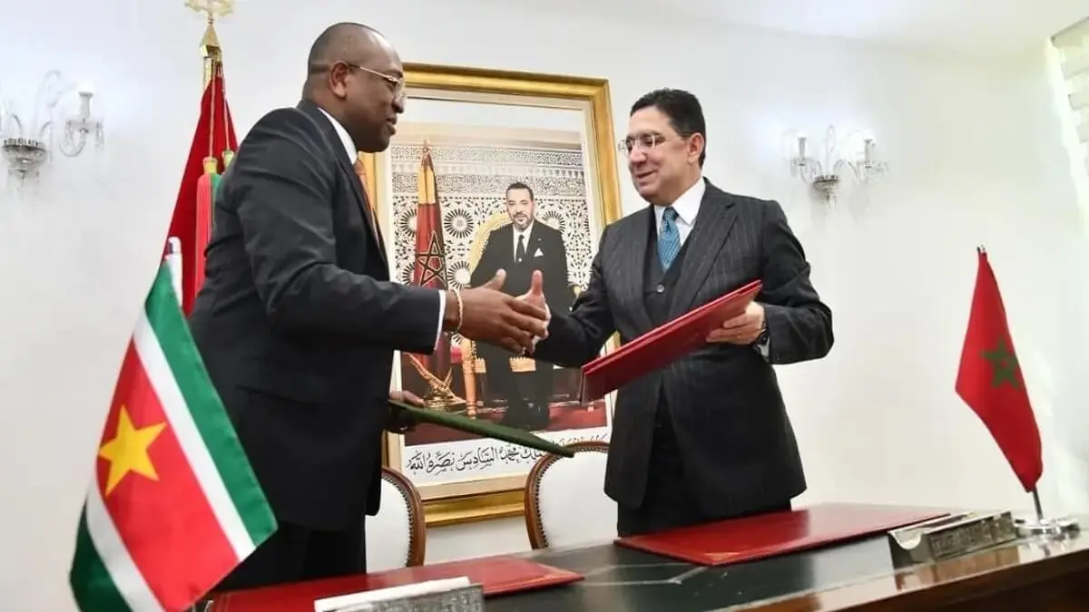 Ministro de Asuntos Exteriores, Comercio Internacional y Cooperaci&oacute;n de la Rep&uacute;blica de Surinam, Melvin Buffa, y el ministro de Asuntos Exteriores, Cooperaci&oacute;n Africana y Marroqu&iacute;es Residentes en el Extranjero, Nasser Bourita - PHOTO/X