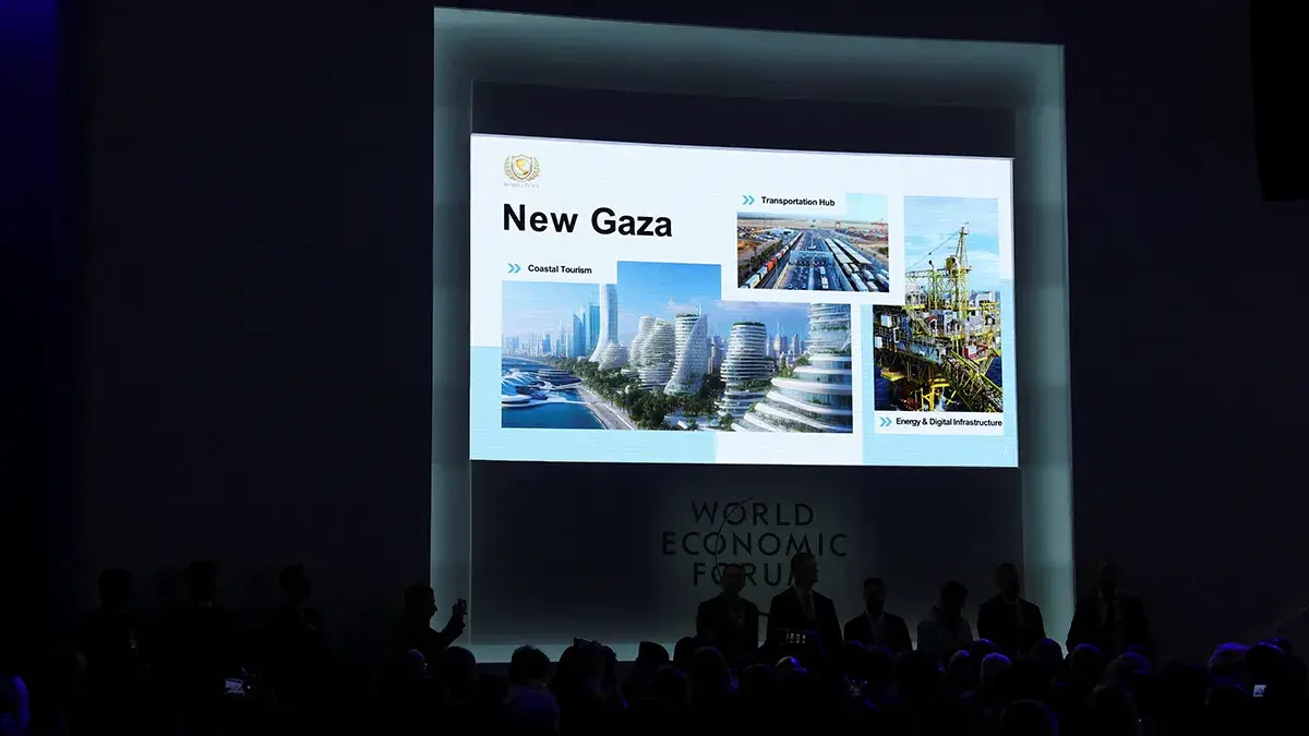 Una diapositiva titulada Nueva Gaza se ve en una pantalla durante un evento que anuncia la carta de la iniciativa de Paz de la Junta Directiva del presidente de los Estados Unidos, Donald Trump, destinada a resolver conflictos globales, junto con la 56&ordf; edici&oacute;n anual del Foro Econ&oacute;mico Mundial (WEF), en Davos, Suiza, el 22 de enero de 2026 - REUTERS/ DENIS BALIBOUSE