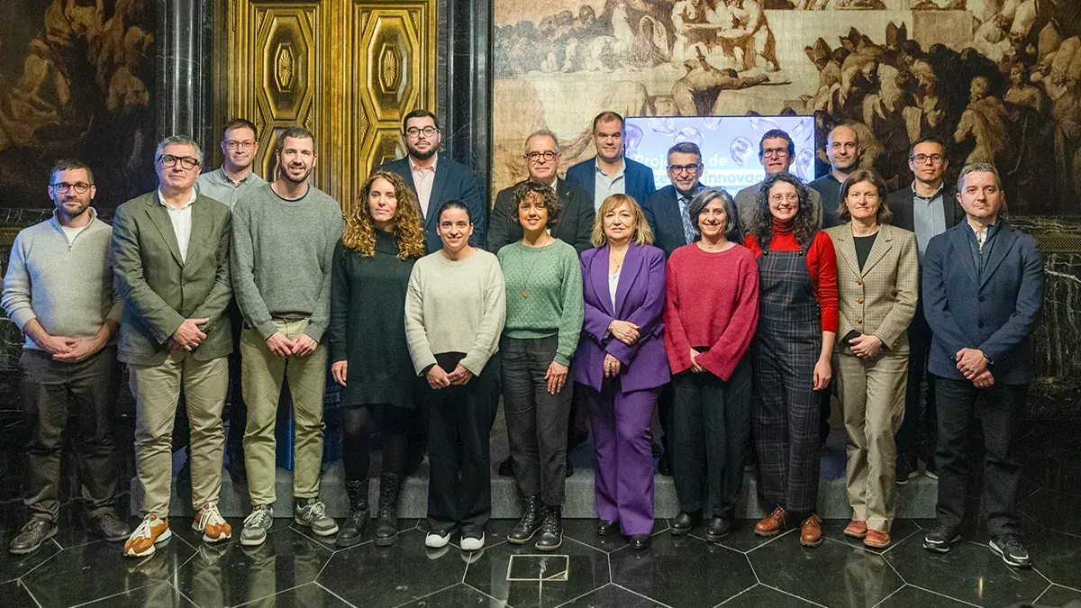 <p>Foto de familia de los ganadores de las subvenciones de investigaci&oacute;n 2025 - PHOTO/ Ayuntamiento de Barcelona &nbsp;</p>
