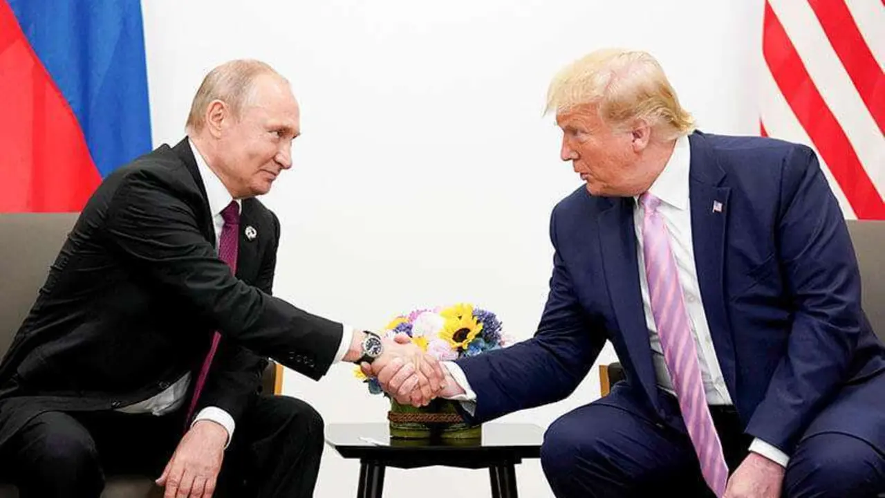 Vladimir Putin, presidente de Rusia y Donald Trump, expresidente de Estados Unidos y candidato republicano - PHOTO/ATALAYAR