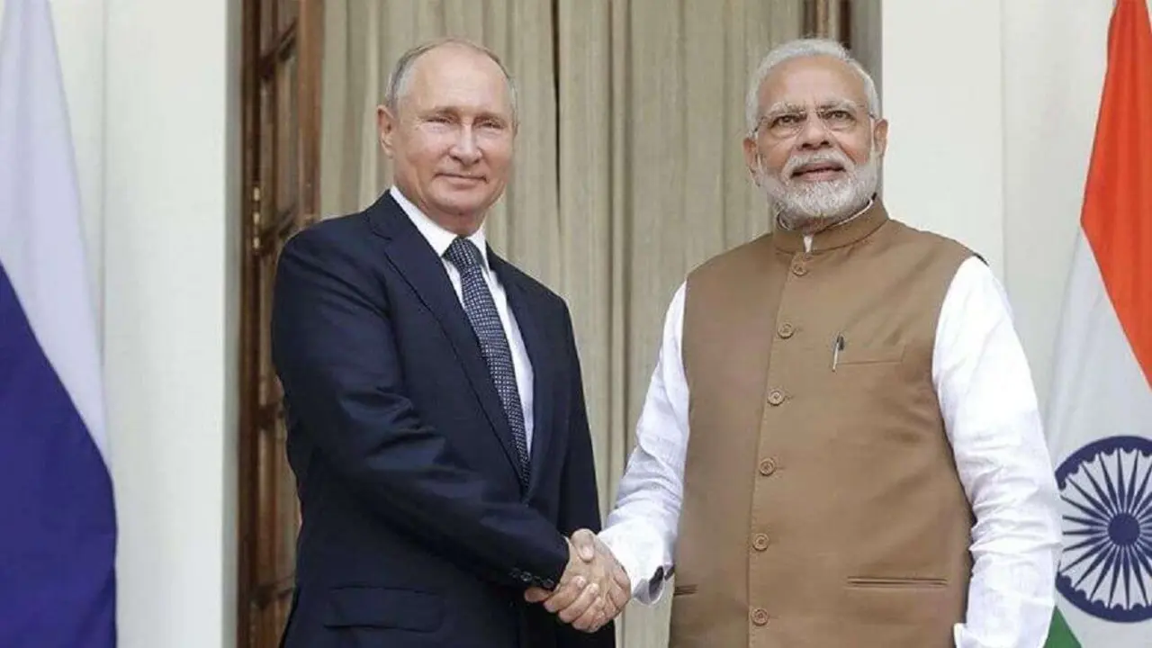 PHOTO/FILE - Vladimir Putin, presidente de Rusia, y Narendra Modi, primer ministro de India