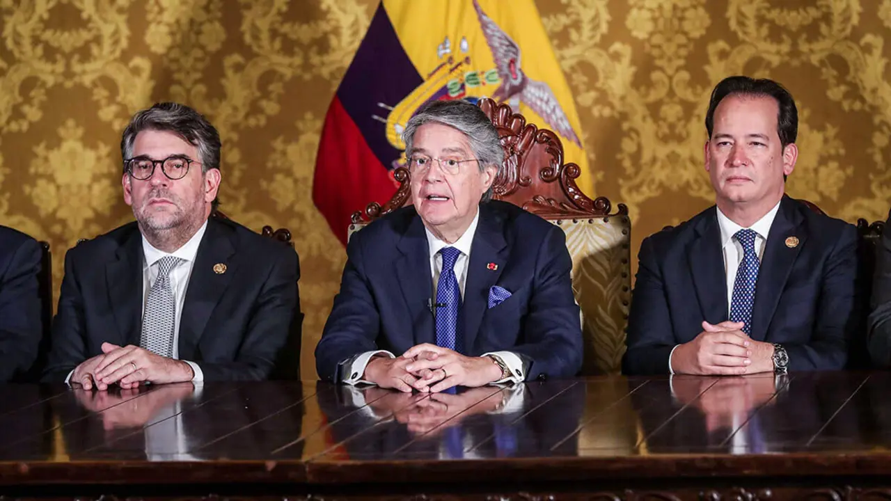 PHOTO/ PRESIDENCIA ECUATORIANA / BOLIVAR PARRA - El presidente ecuatoriano Guillermo Lasso, quien enfrenta un proceso de juicio político en el Congreso por presunta corrupción, emitió un decreto el miércoles disolviendo la legislatura