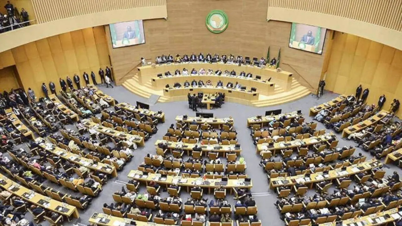 PHOTO/AP - Sesión de apertura de la 33ª Cumbre de la Unión Africana (UA) en la sede de Adís Abeba el domingo 9 de febrero