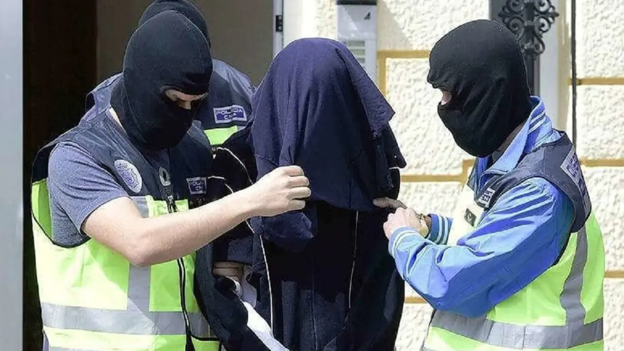 AFP/JOSÉ JORDANIA - Imagen de archivo en la que un presunto yihadista es detenido durante una operación de la Policía Nacional