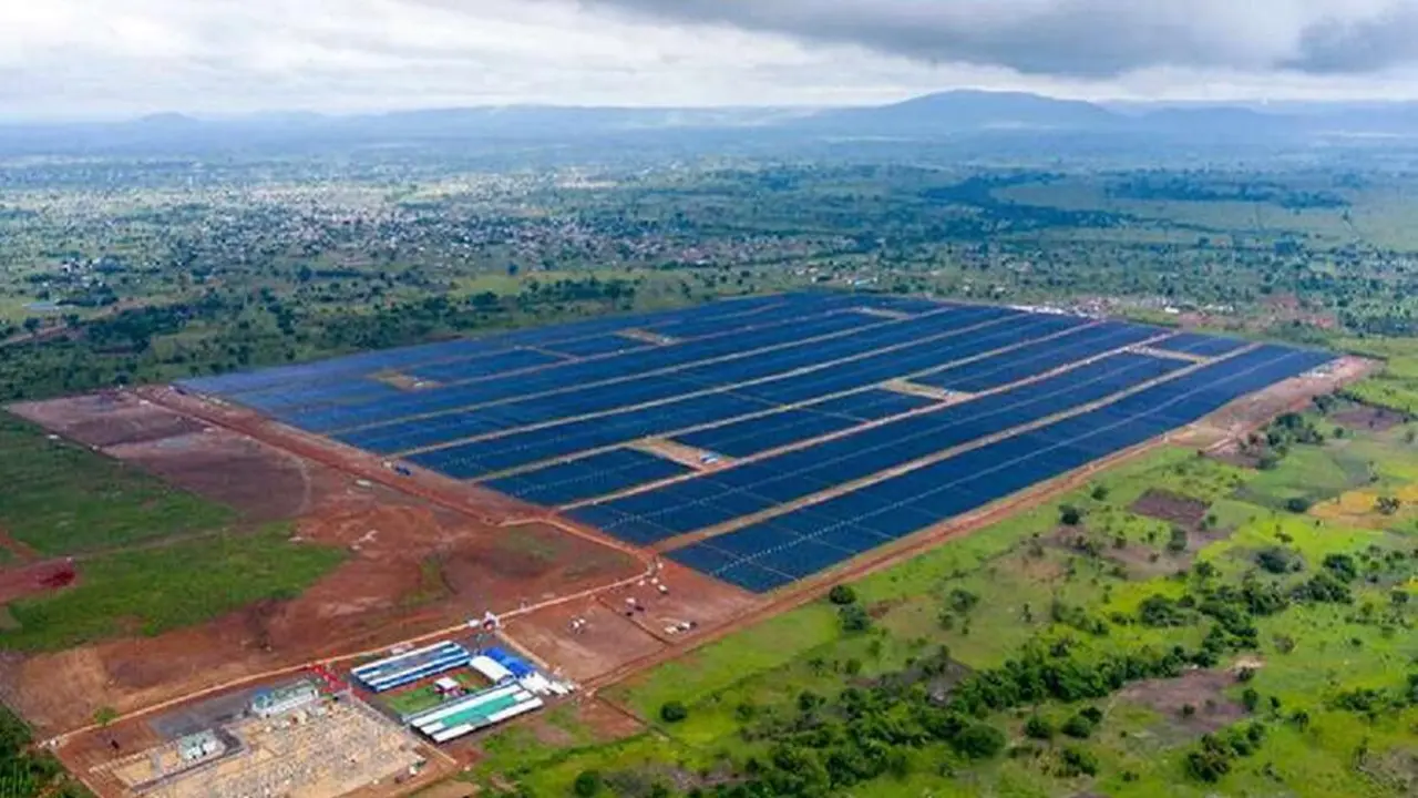 togo-panelsolar-economia-africa (1)