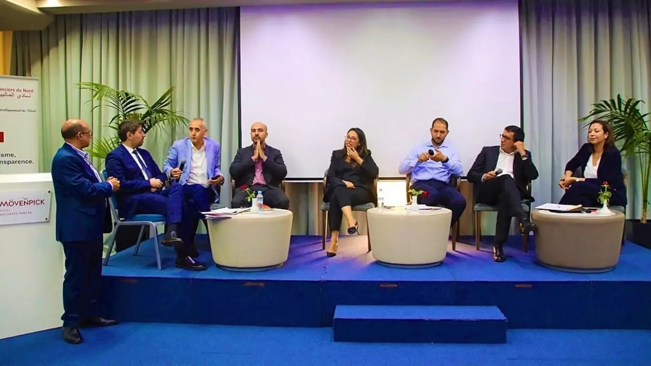 Participantes en mesa redonda bajo el tema: Las claves del éxito para una información financiera fiable.