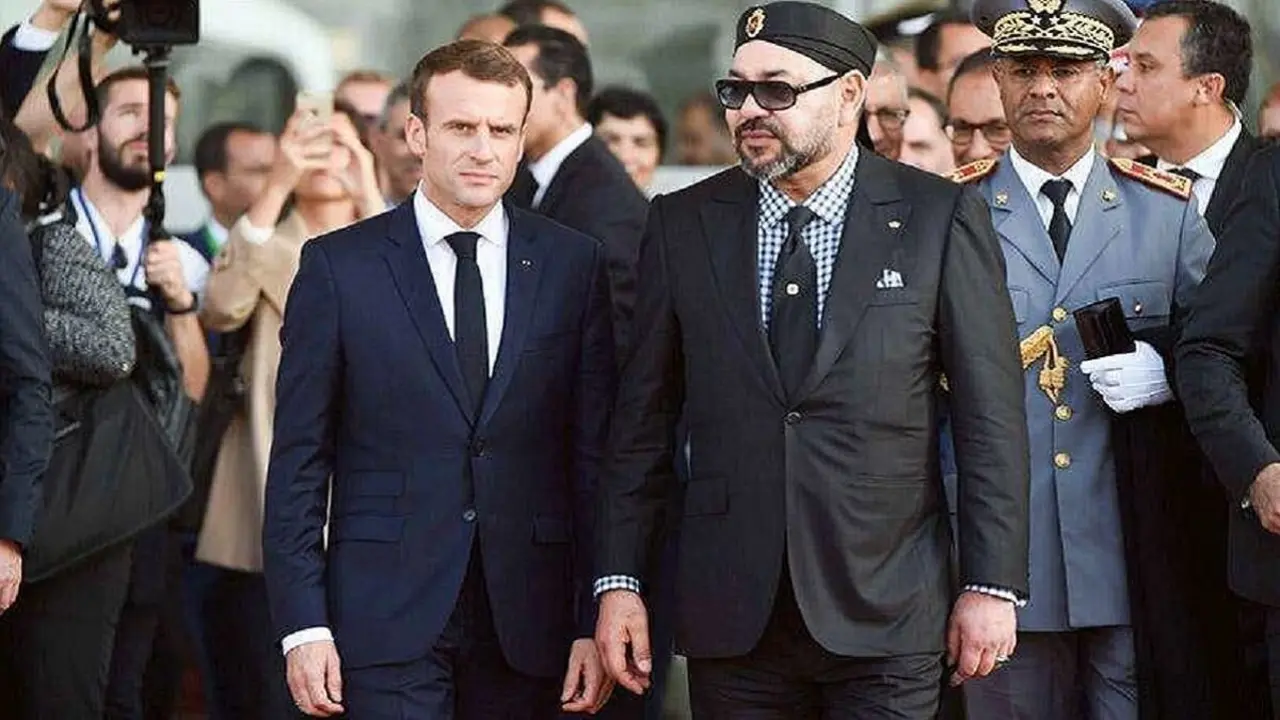 PHOTO/ARCHIVO - El rey Mohamed VI recibe en Rabat al presidente francés, Emmanuel Macron