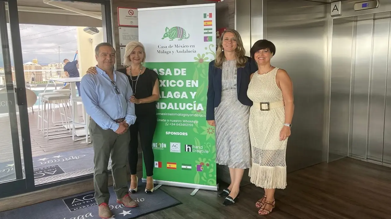 Claudia Luna y Ángela de Miguel en Casa de México