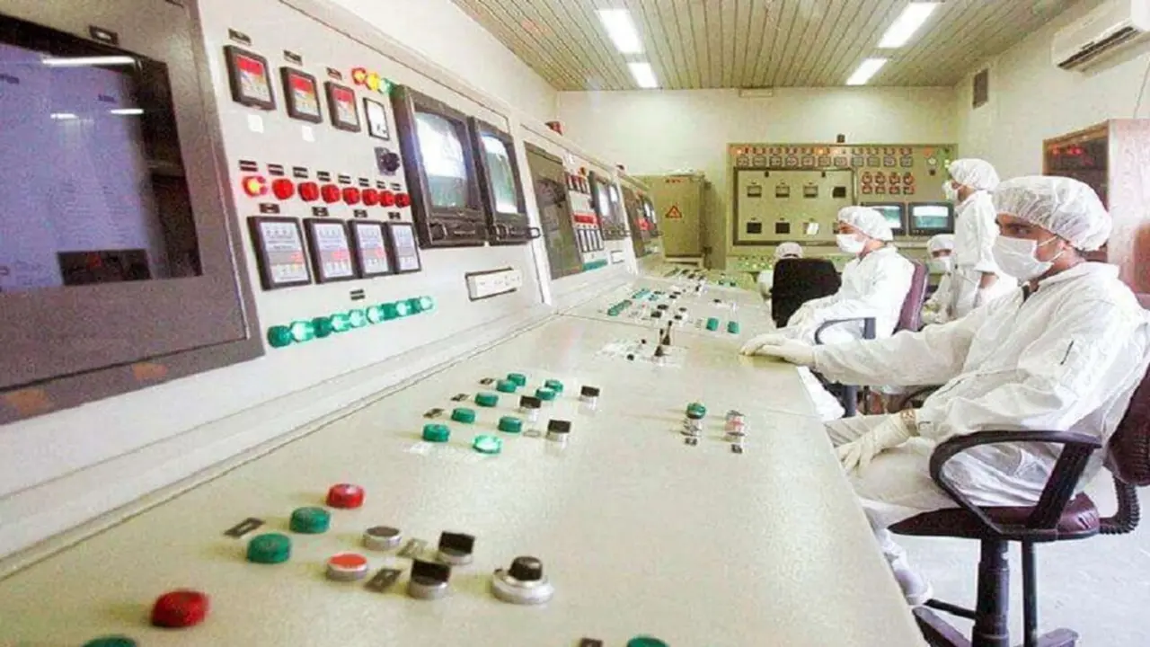 Técnicos de la Organización de Energía Atómica de Irán en una sala de control en la Instalación de Conversión de Uranio en Isfahan, Irán - PHOTO/REUTERS