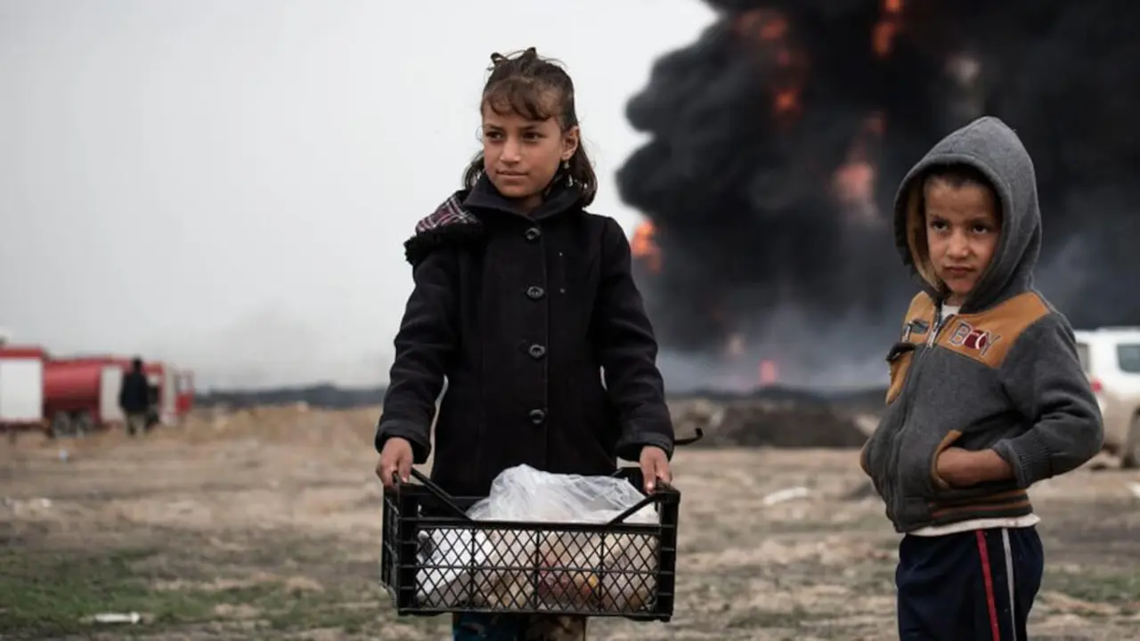 UNICEF/Alessio Romenzi - Oil wells in Qayyara, Iraq, set alight by ISIL members as they retreated