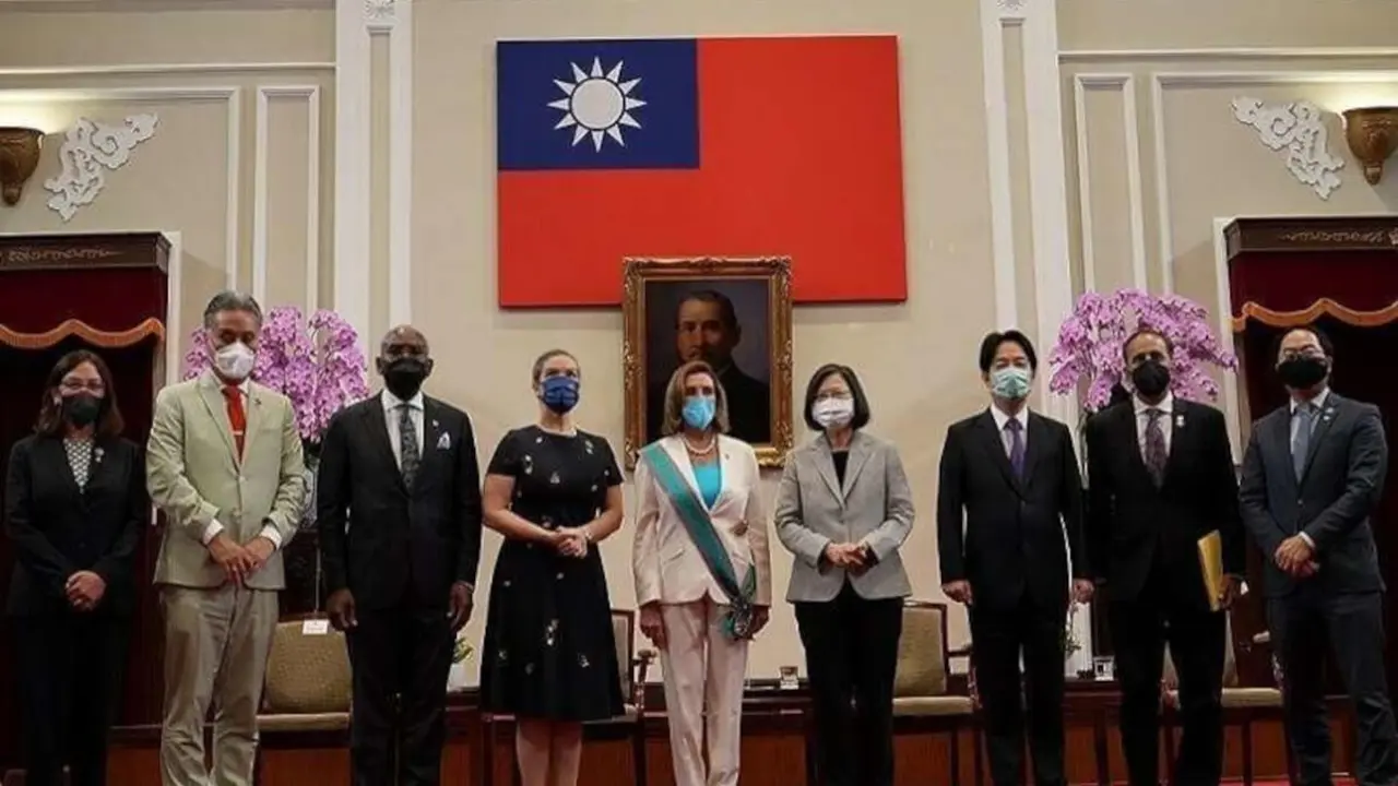 PHOTO/ARCHIVO - La presidenta de la Cámara de Representantes de Estados Unidos, Nancy Pelosi, en una visita a Taiwán