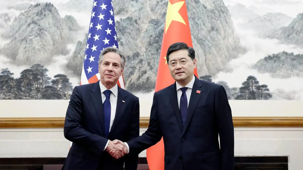 PHOTO/TWITTER/@Kanthan2030 – El secretario de Estados de Estados Unidos, Antony Bllinken, se reúne con el canciller chino Qing Gang
