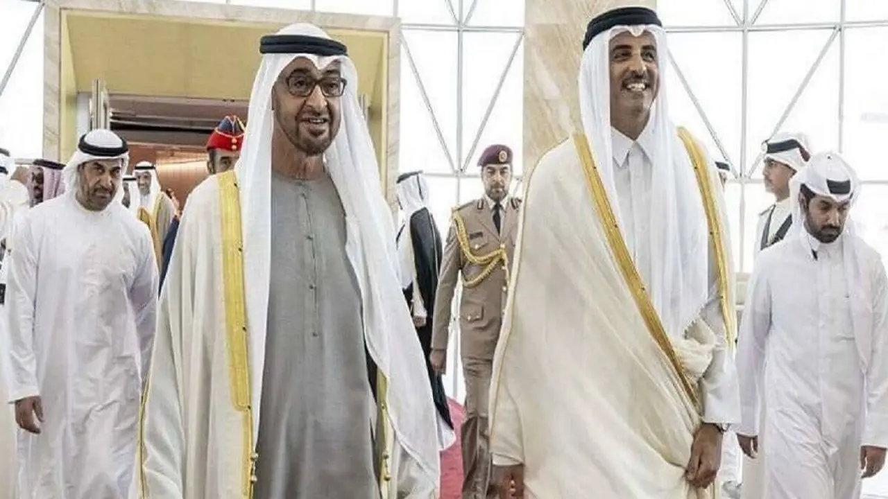 PHOTO/@MohamedBinZayed - El emir de Qatar, Tamim bin Hamad al-Thani, recibe en el aeropuerto internacional de Doha al presidente de los Emiratos Árabes Unidos, Mohamed bin Zayed