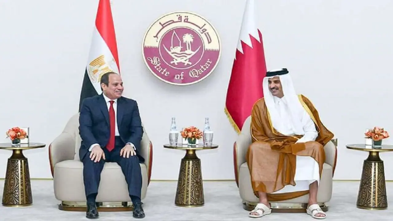 PHOTO/ARCHIVO - Abdel Fattah al-Sisi y Tamim bin Hamad al-Thani