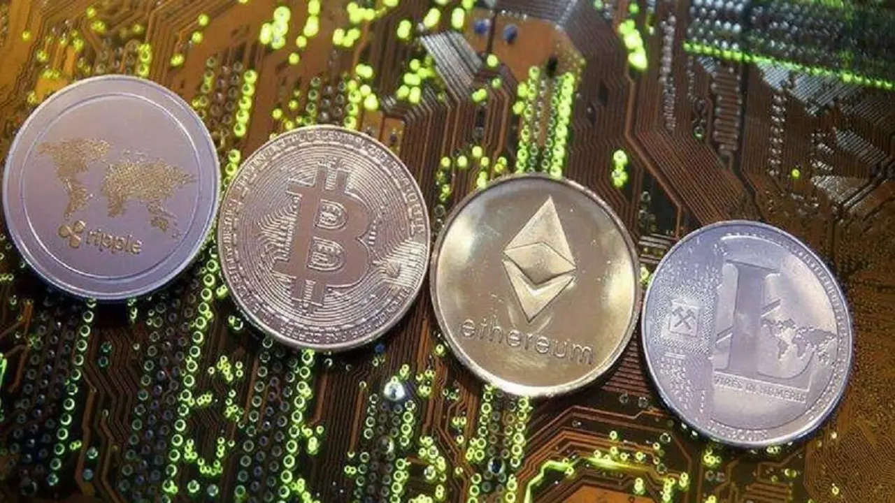 PHOTO/DADO RUVIC - Representación de las monedas virtuales Ripple, Bitcoin, Etherum y Litecoin