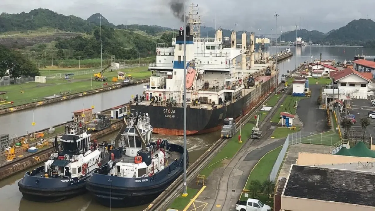 Noticias ONU /Jing Zhang - Un barco cruza el Canal de Panamá, una de las rutas comerciales más transitadas del mundo