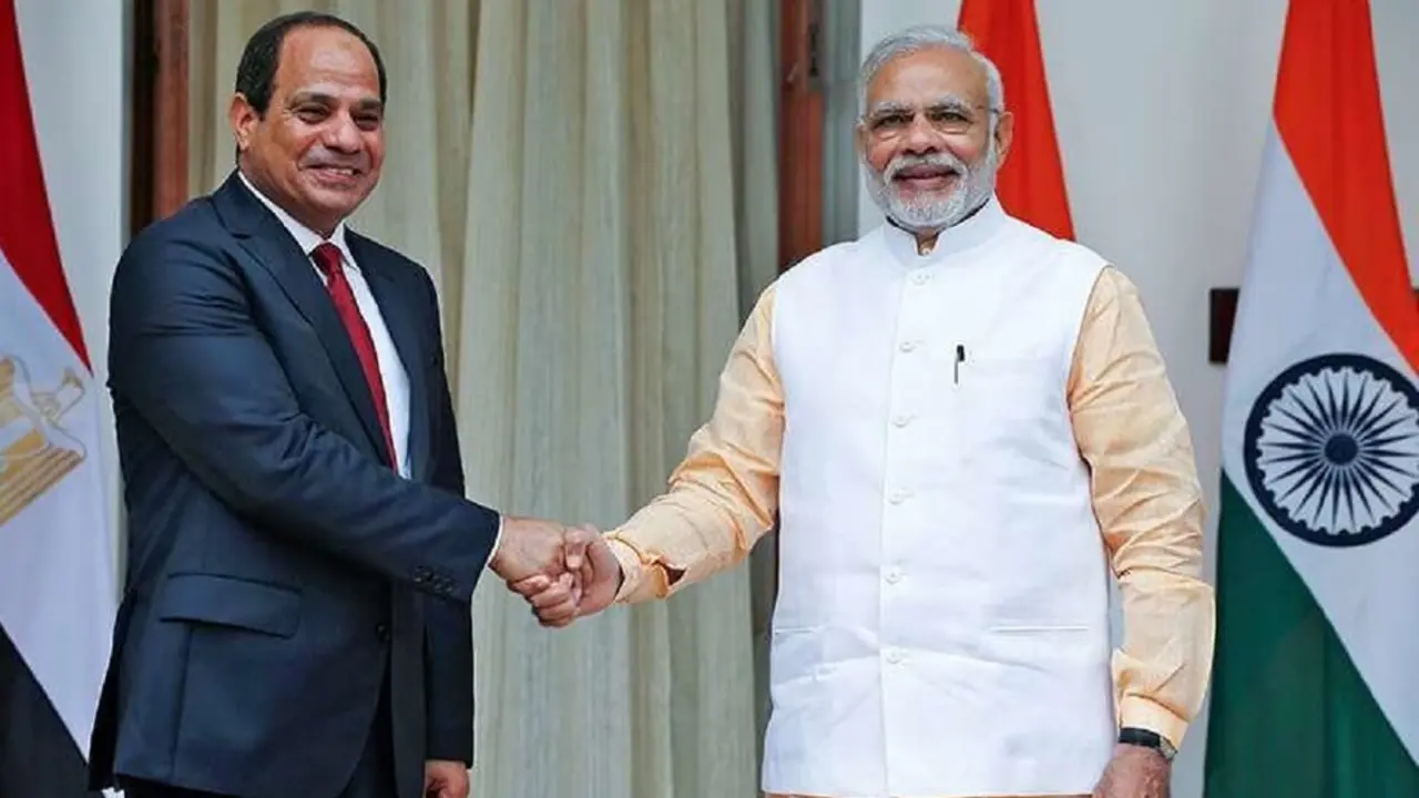 PHOTO/FILE - Abdel Fattah al-Sisi y Narendra Modi
