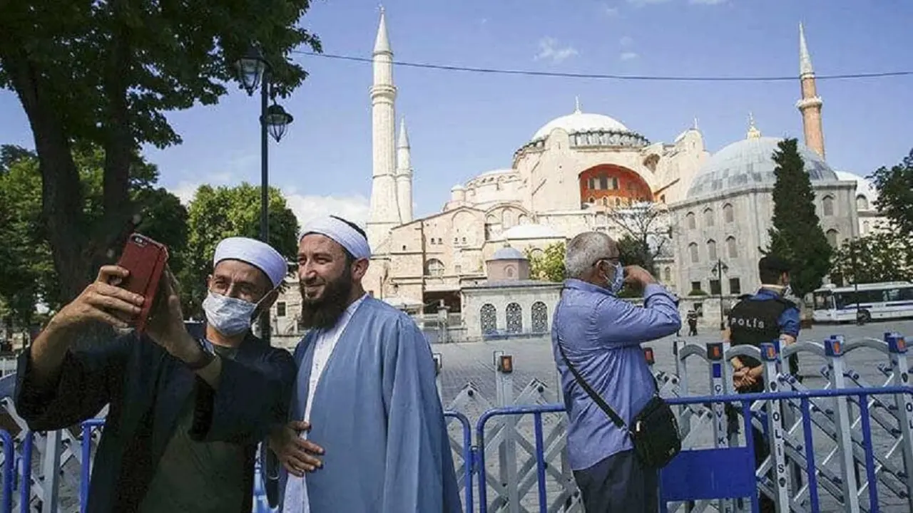 AP/EMRAH GUREL - Mezquita de Santa Sofía en Estambul