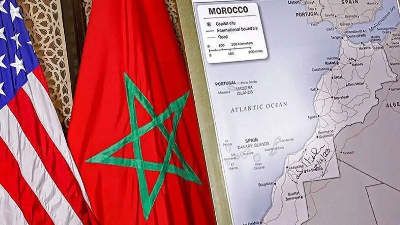 PHOTO/AFP - The flags of the United States and Morocco next to a map of Morocco authorised by the US State Department
