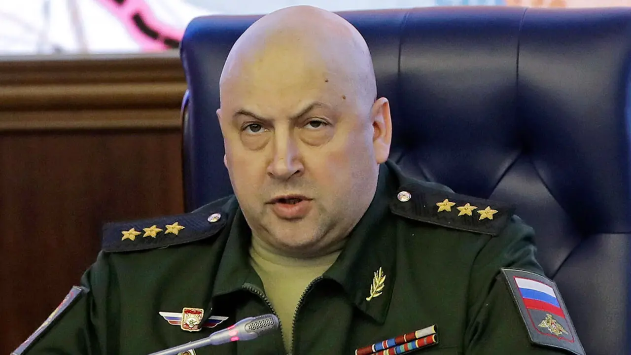 AP/PAVEL GOLOVKIN - Fotografía de archivo, el coronel general Sergei Surovikin, comandante de las fuerzas rusas en Siria, en una sesión informativa en el Ministerio de Defensa ruso en Moscú, Rusia, el viernes 9 de junio de 2019