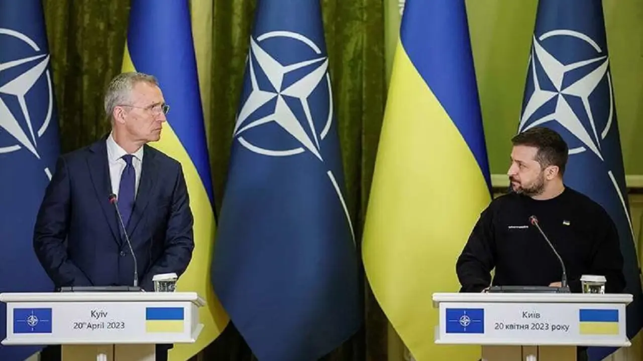 REUTERS/ALINA YARSH - El secretario general de la OTAN, Jens Stoltenberg, y el presidente de Ucrania, Volodimir Zelensky, en Kiev