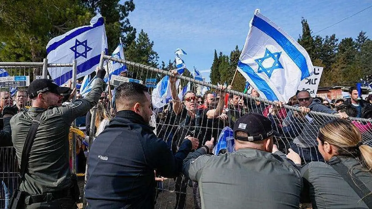 PHOTO/ARCHIVO - Manifestantes en Israel protestan por la nueva reforma judicial
