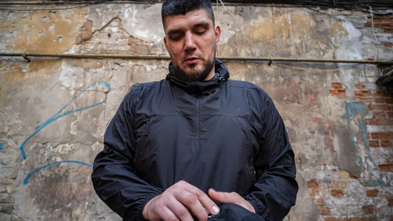 Denis Kapustin, también conocido por su nombre de combate White Rex, es el fundador y actual líder del Cuerpo de Voluntatios Rusos en Ucrania