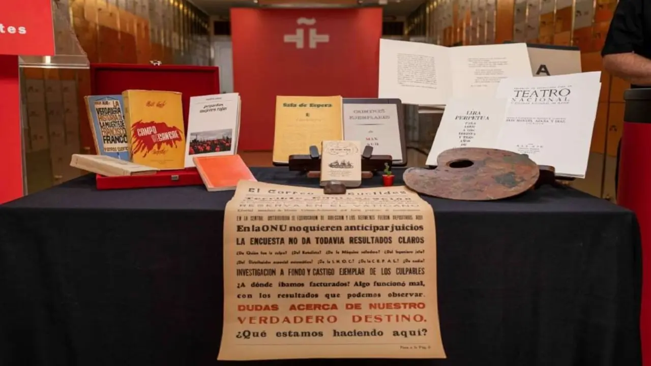 PHOTO/INSTITUTO CERVANTES/MIGUEL ALCALDE - El legado “in memoriam” de Max Aub lo componen primeras ediciones de las revistas Crímenes ejemplares (1957) y Sala de espera (1960), El Correo de Euclides, la paleta que Max Aub utilizó para pintar los “Campalans”, y primeras ediciones de sus libros