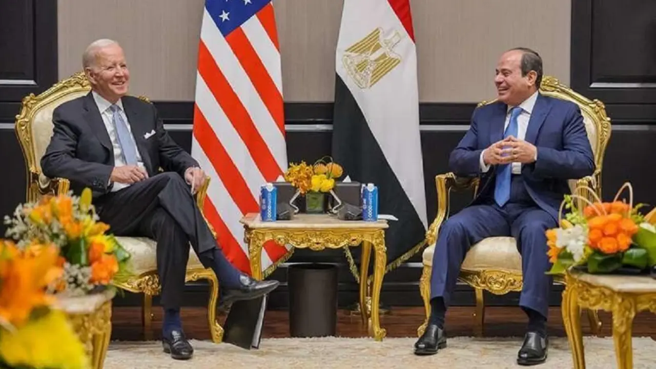 PHOTO/WHITE HOUSE - Los presidentes de Estados Unidos y Egipto, Joe Biden y Abdel Fattah El Sisi, se reúnen en el marco de la COP27