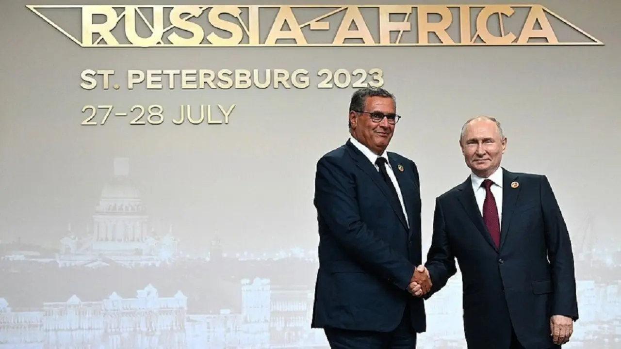 PHOTO/TWITTER/X/MAROC DIPLOMATIE/@MarocDiplomatie – Aziz Akhannouch y Vladimir Putin