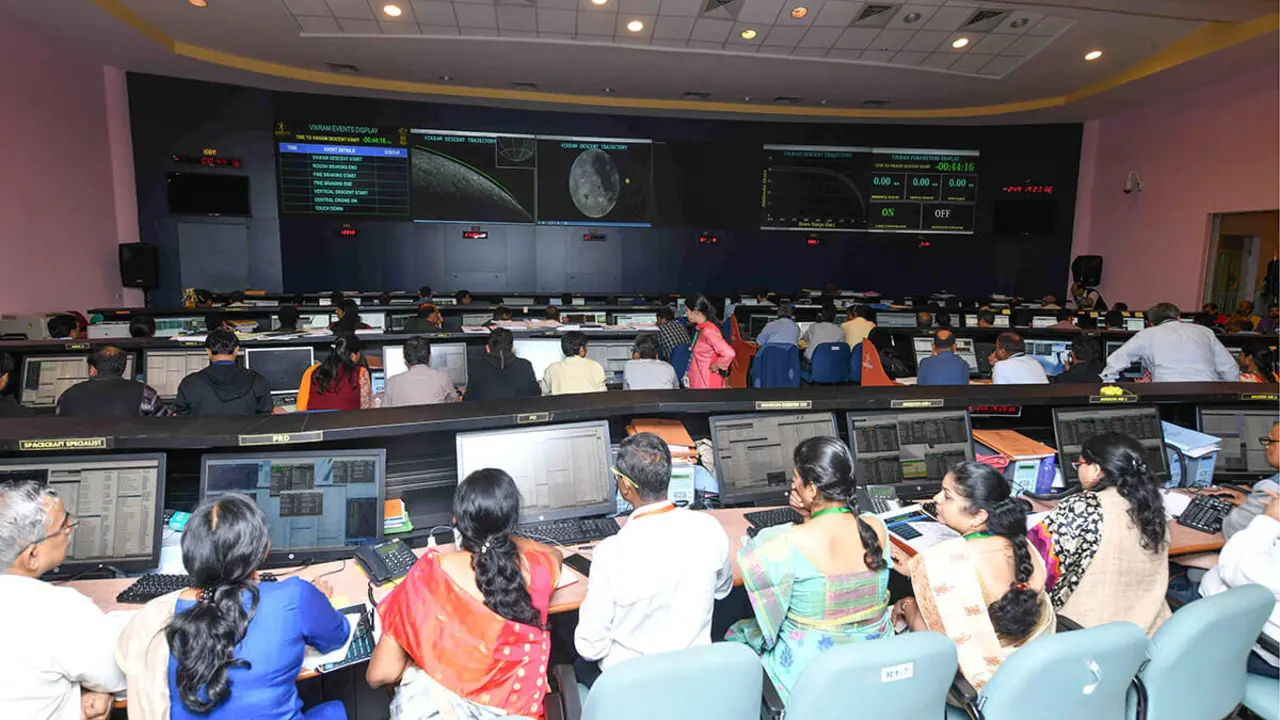 PHOTO/ISRO - Los técnicos de la ISRO supervisan con alto grado de detalle la ruta de Chandrayaan-3 para lograr el éxito de la misión y evitar que se estrelle, como ocurrió con su antecesor en diciembre de 2019