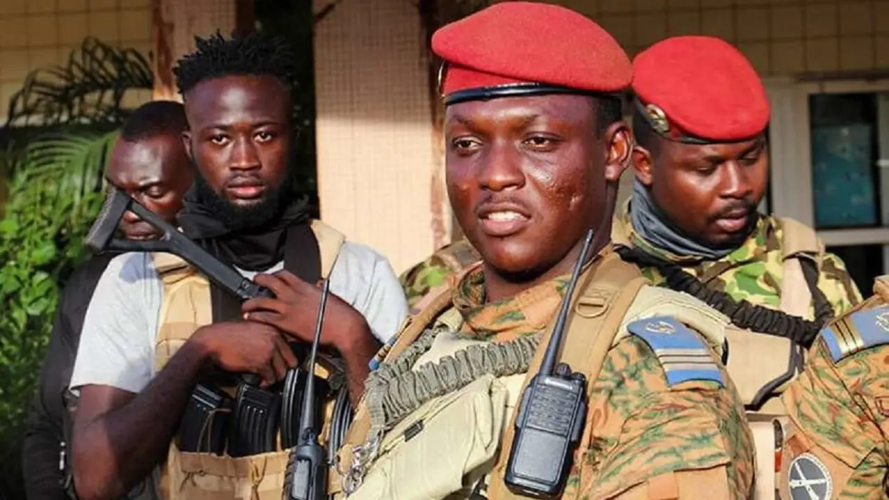 REUTERS/VINCENT BADO – El líder militar de Burkina Faso, Ibrahim Traoré