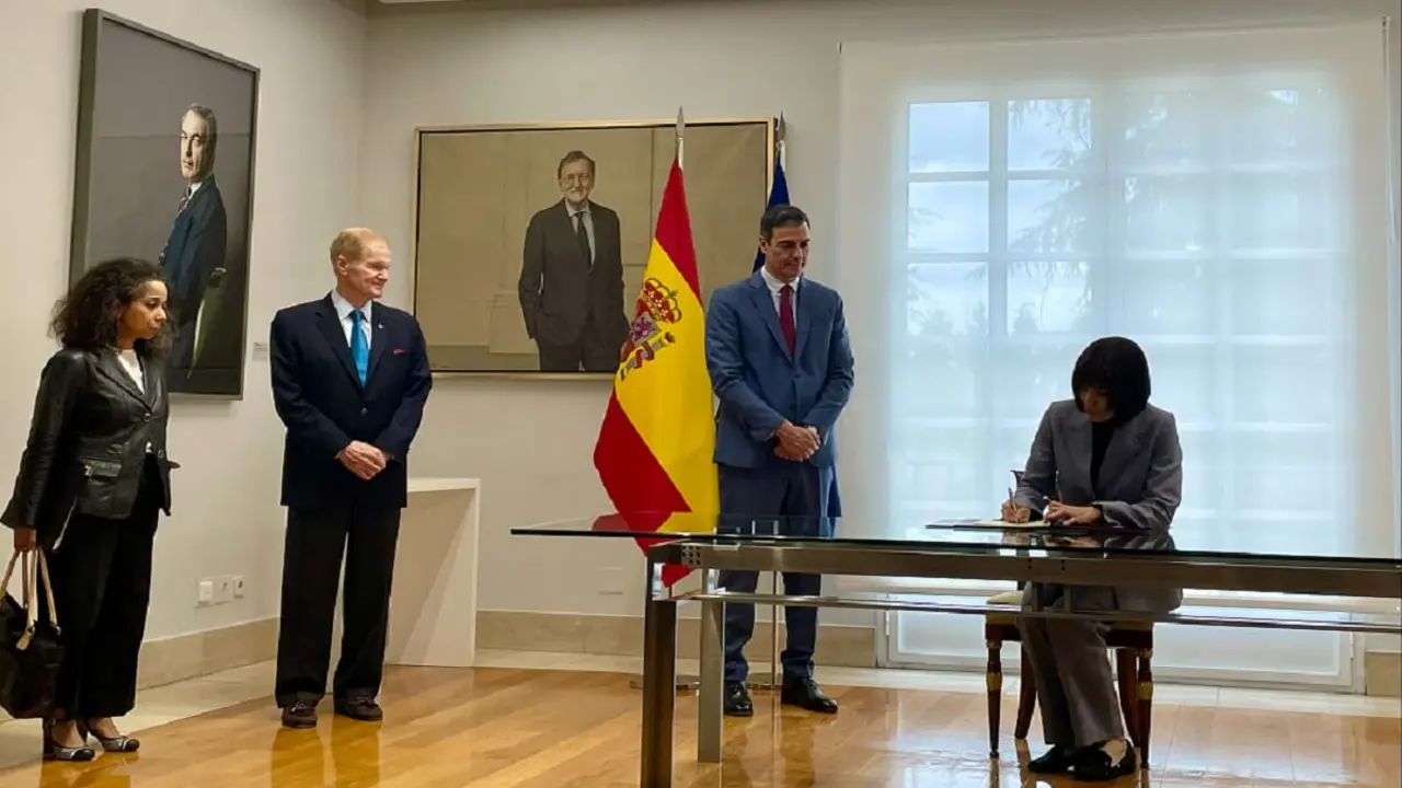 PHOTO/NASA-Jackie McGuinness - La ministra de Ciencia, Diana Morant, firma la adhesión de España a los Acuerdos Artemis en presencia del presidente del Gobierno, el administrador de la NASA, Bill Nelson, y la embajadora de Estados Unidos en Madrid, Julissa Reynoso