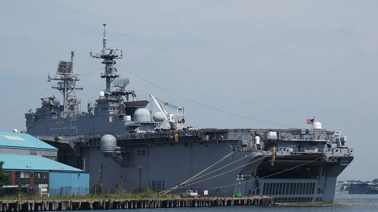 FOTO/FLICKR - El USS Bataan, un buque de asalto anfibio capaz de transportar más de veinte aviones y helicópteros, así como lanchas de desembarco.