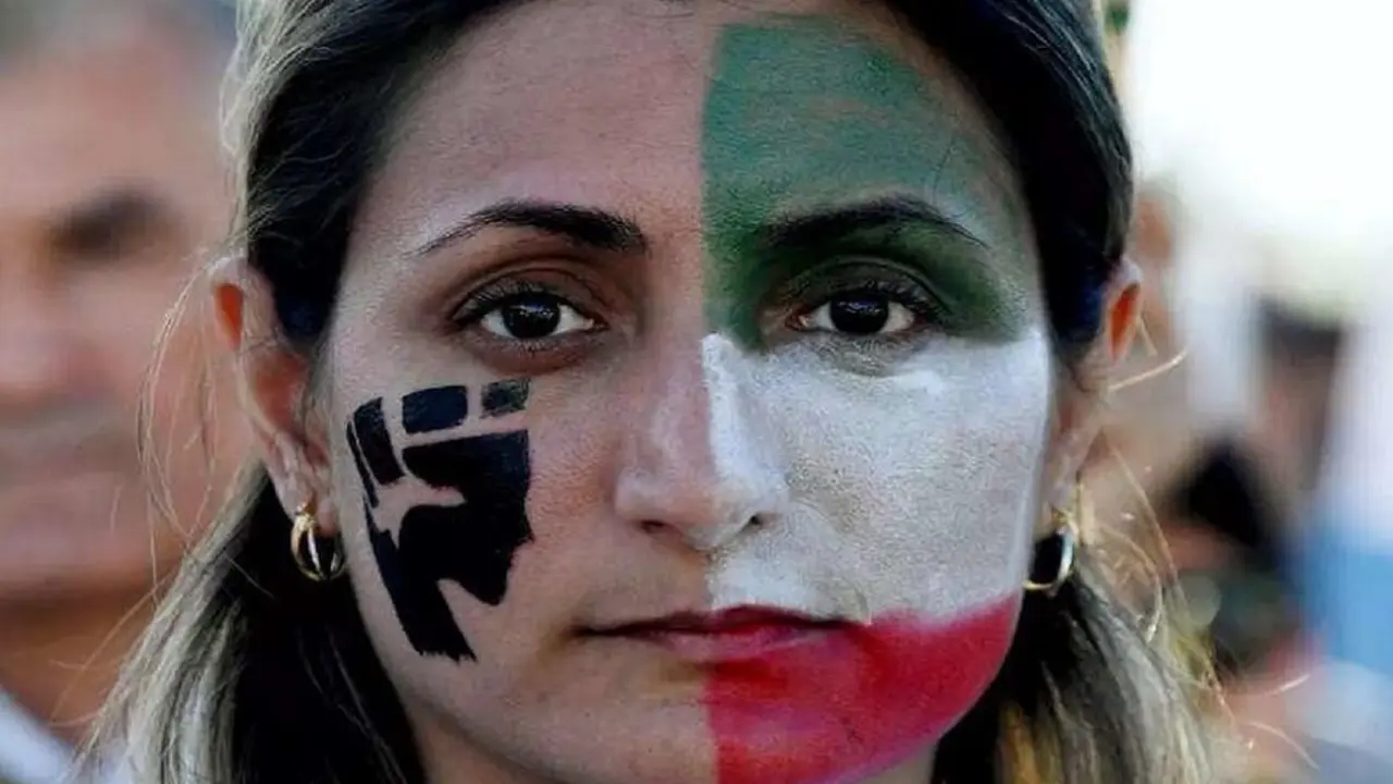 PHOTO/FILE - Las mujeres protestan contra su encarcelamiento injusto