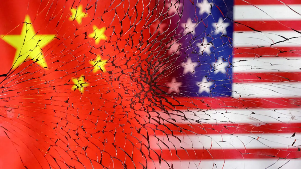 Banderas de Estados Unidos y China - REUTERS/DADO RUVIC