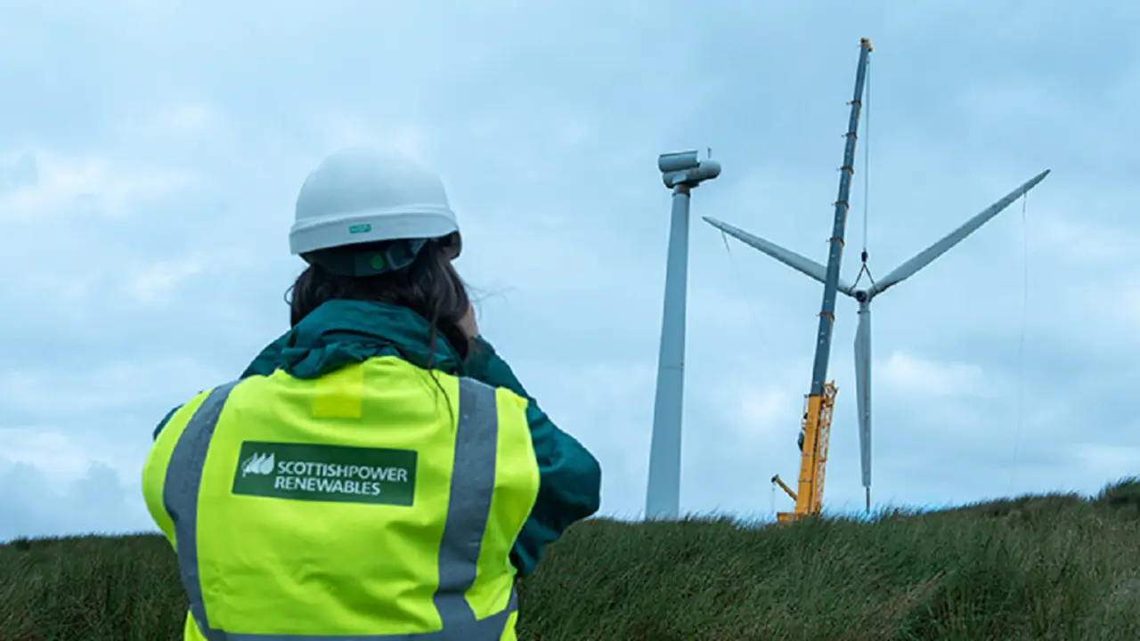 En funcionamiento desde 1995, el parque eólico de Hagshaw Hill de ScottishPower Renewables, en South Lanarkshire, estuvo a la vanguardia de la producción de energía eólica en Escocia, generando más de 895 MWh a lo largo de sus 28 años de vida útil